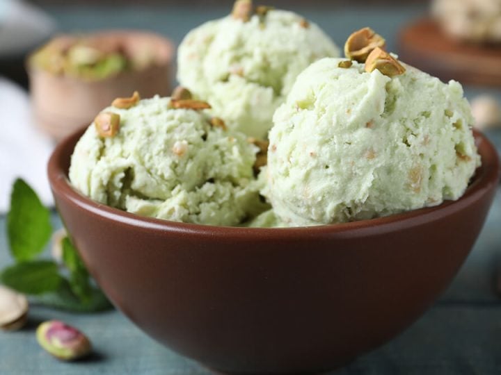 https://www.gloriousrecipes.com/wp-content/uploads/2022/09/Homemade-Pistachio-Ice-Cream-720x540.jpg